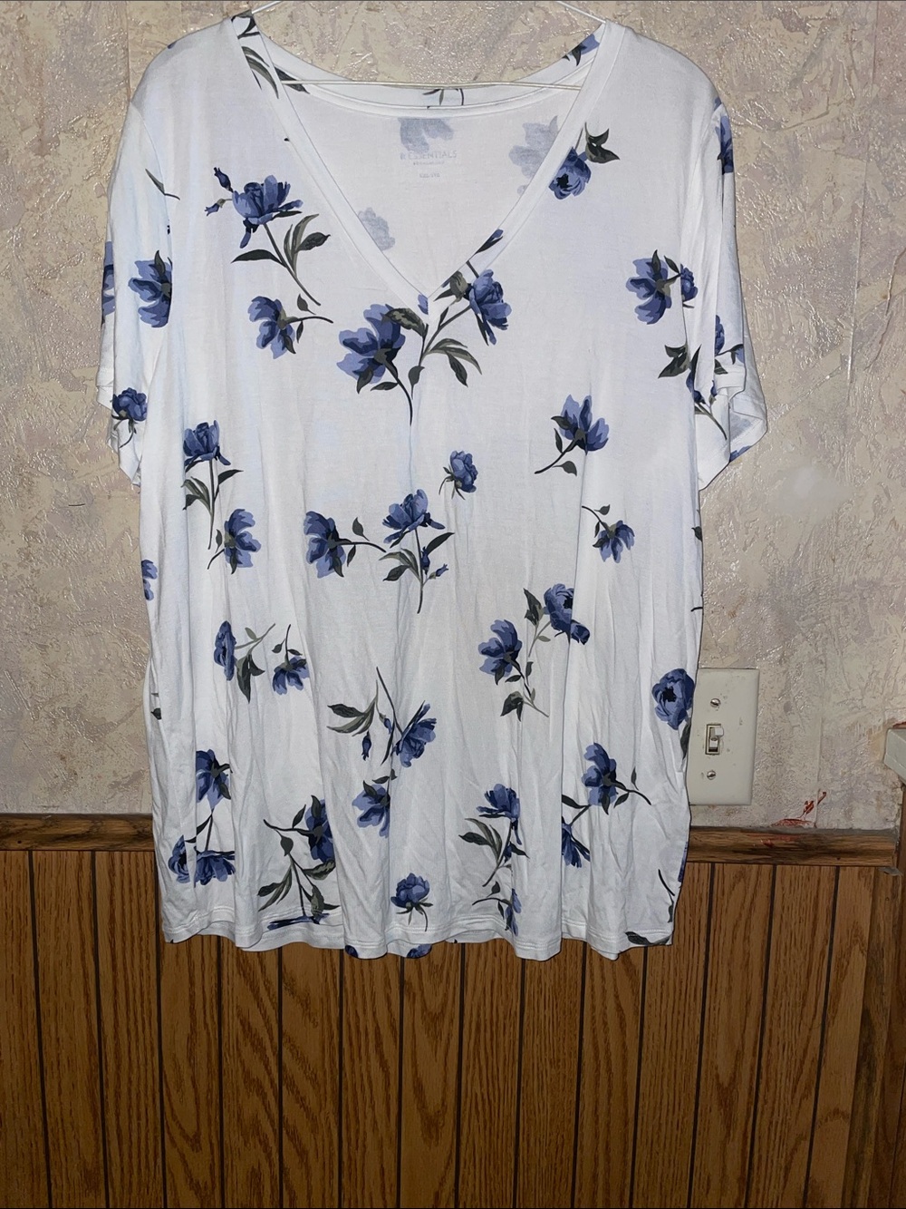 Blue, black & white floral R essentials t- shirt (XXL)